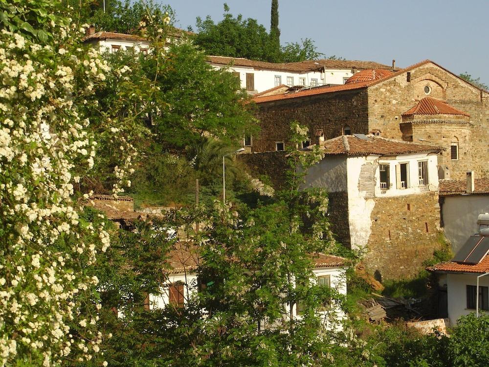 Terrace Houses Sirince - Fig, Olive Clockmakers and Grapevine - Exterior