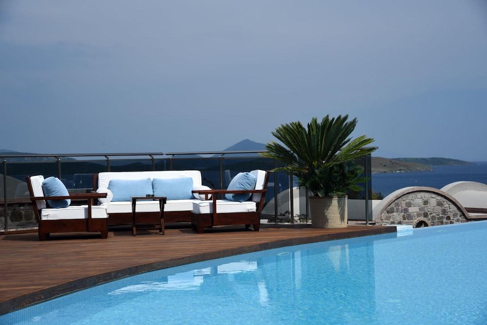 Temenos Luxury Hotel & Spa - Boutique Class - Outdoor Pool