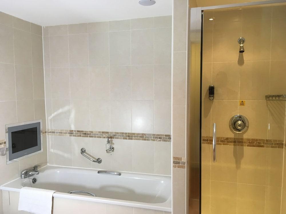 The Winnock Hotel, Sure Hotel Collection by Best Western - Bathroom