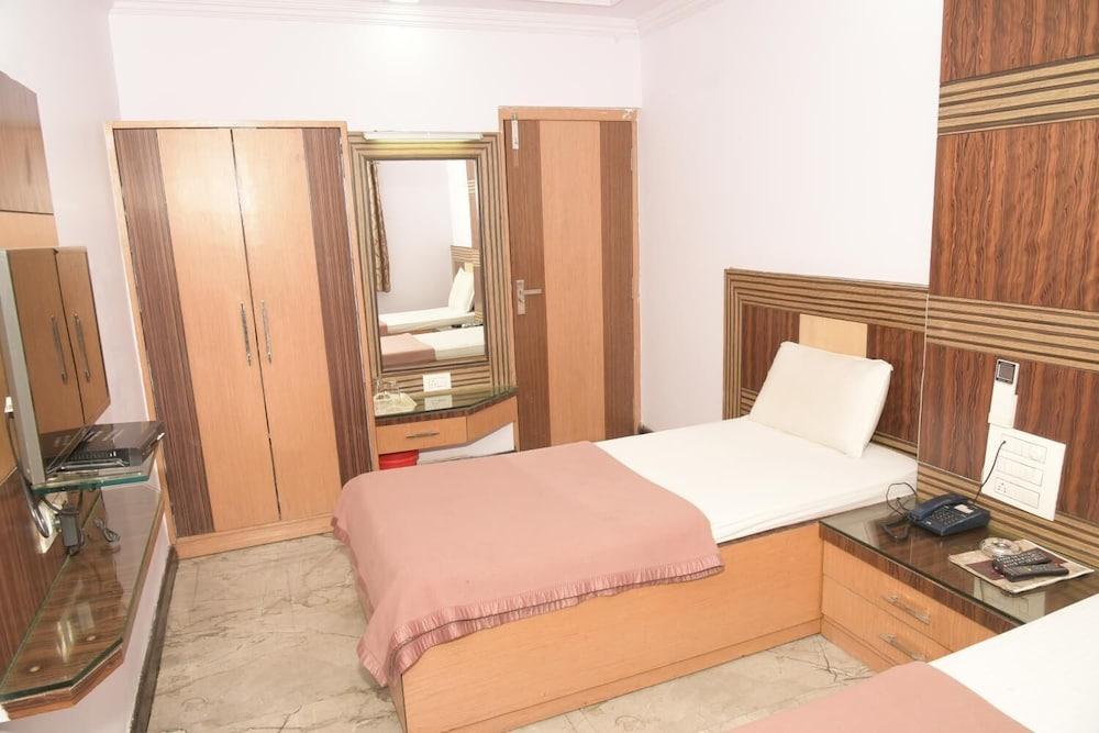 Hotel Rahul - Room