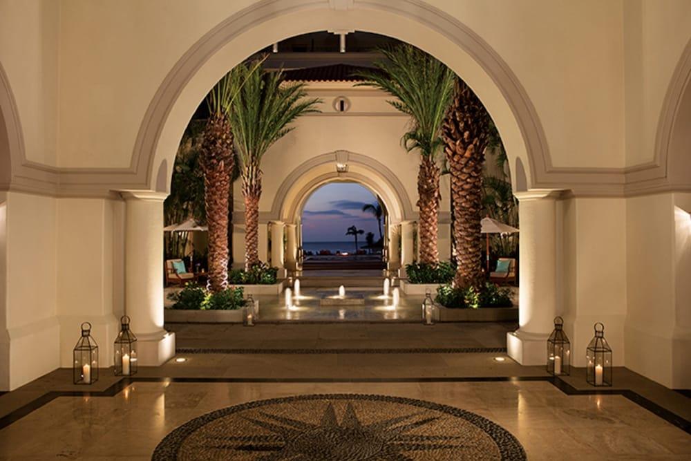 Dreams Los Cabos Suites Golf Resort & Spa - All Inclusive - Interior Entrance