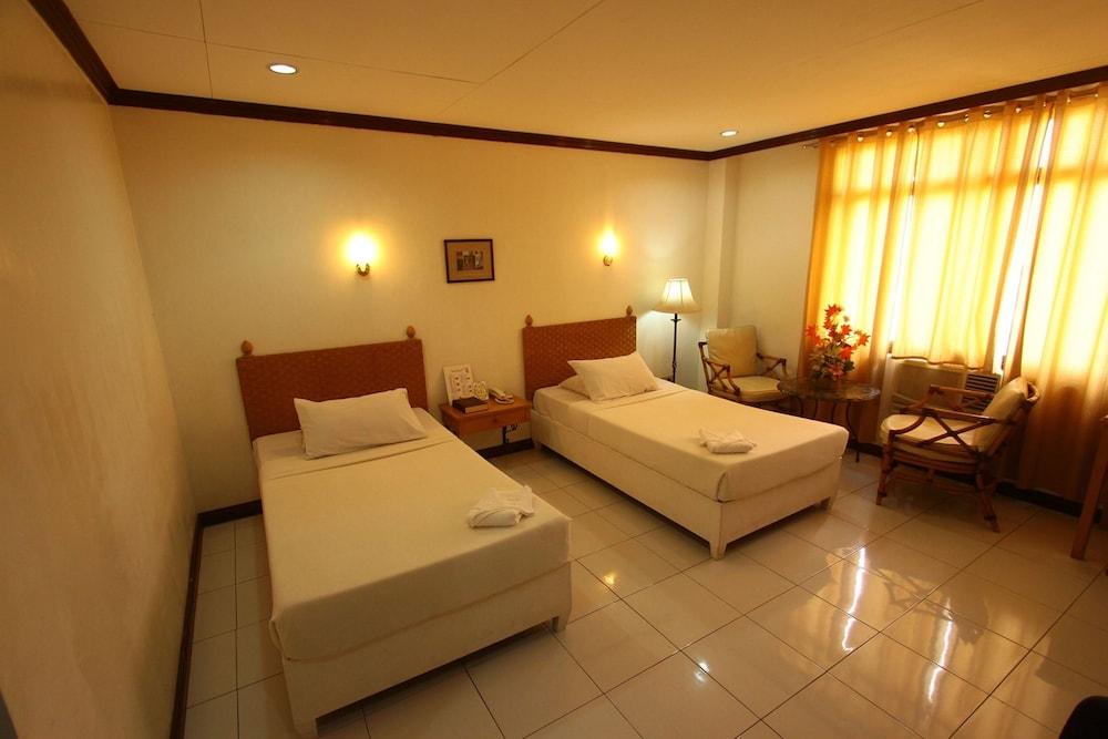 Pangasinan Regency Hotel - Room