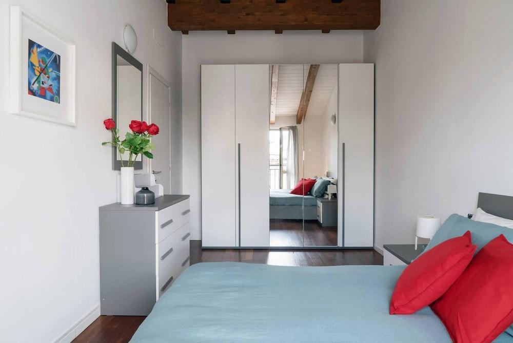 Large apartment in Milan center - Room