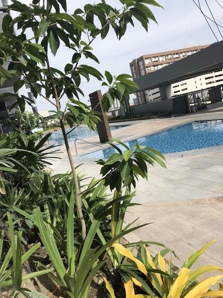 Cubao ManhattanHeights Unit 4Q Tower D - Outdoor Pool
