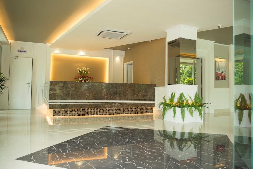 Qlassic Hotel - Lobby