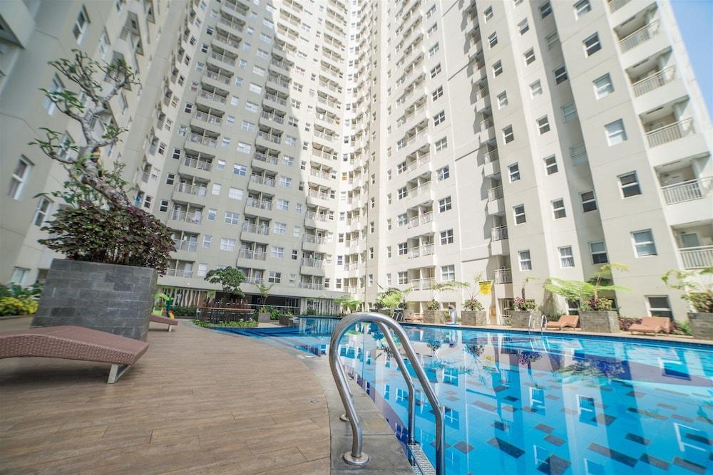 Luxurious 1BR Apartment @ Parahyangan Residence - Pool