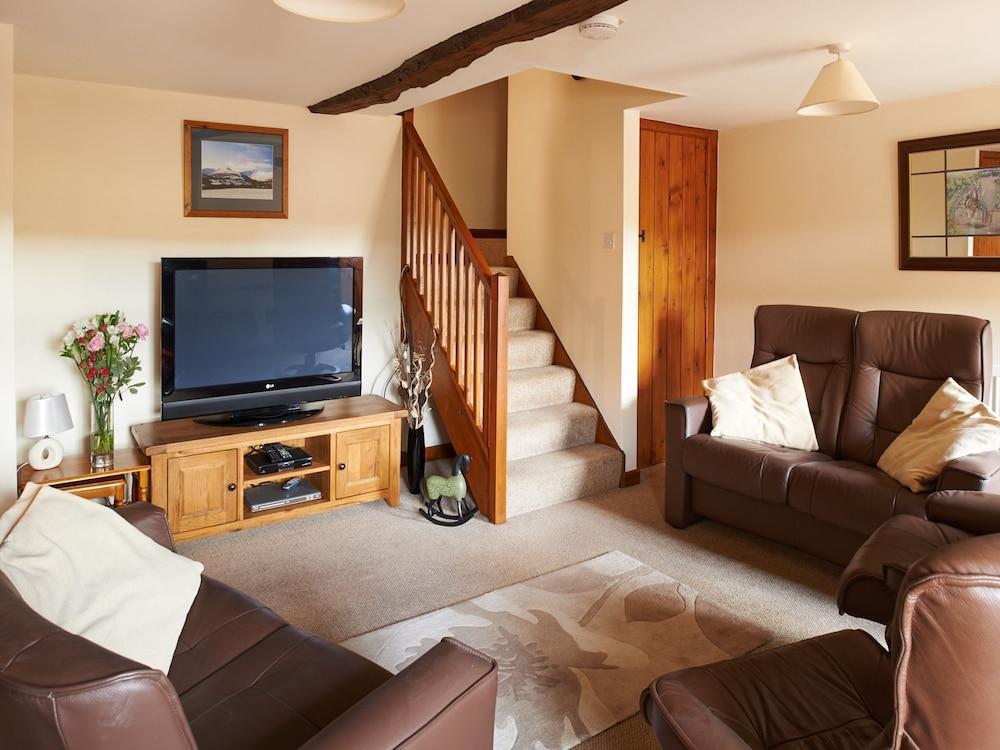 Rural and Comfortable Home Surrounded by the Nature of Brecon - Living Room