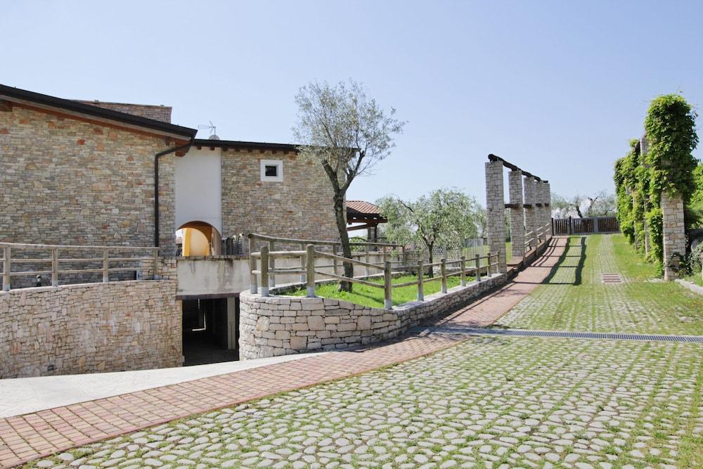 Residence Borgo le torri - Property Grounds