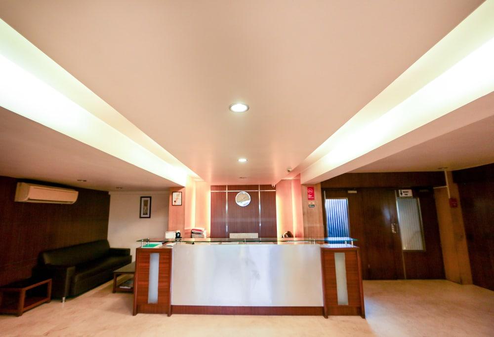 Hotel Lucky Goregaon - Featured Image