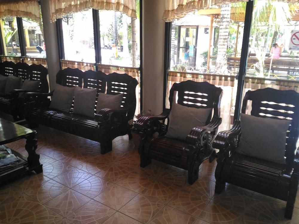 Tubod Flowing Waters Resort - Lobby Sitting Area