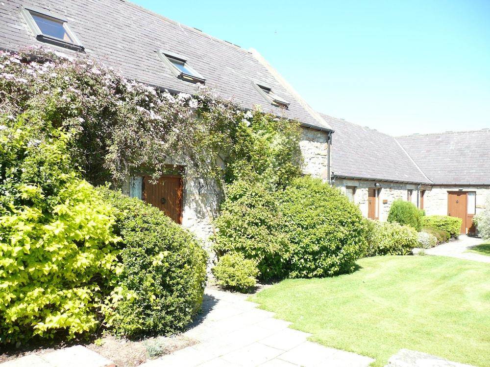 Carden Holiday Cottages - Exterior