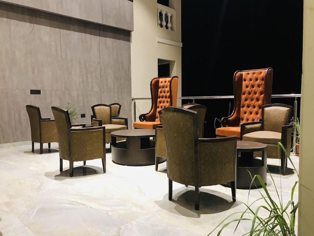 Amara Grand - Lobby Lounge