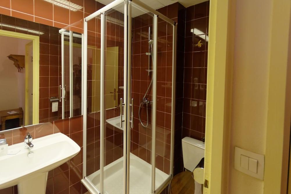 L'Auberge d'Hélène Grenoble Centre - Bathroom