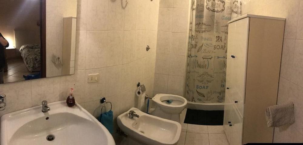 روي هوم - Bathroom