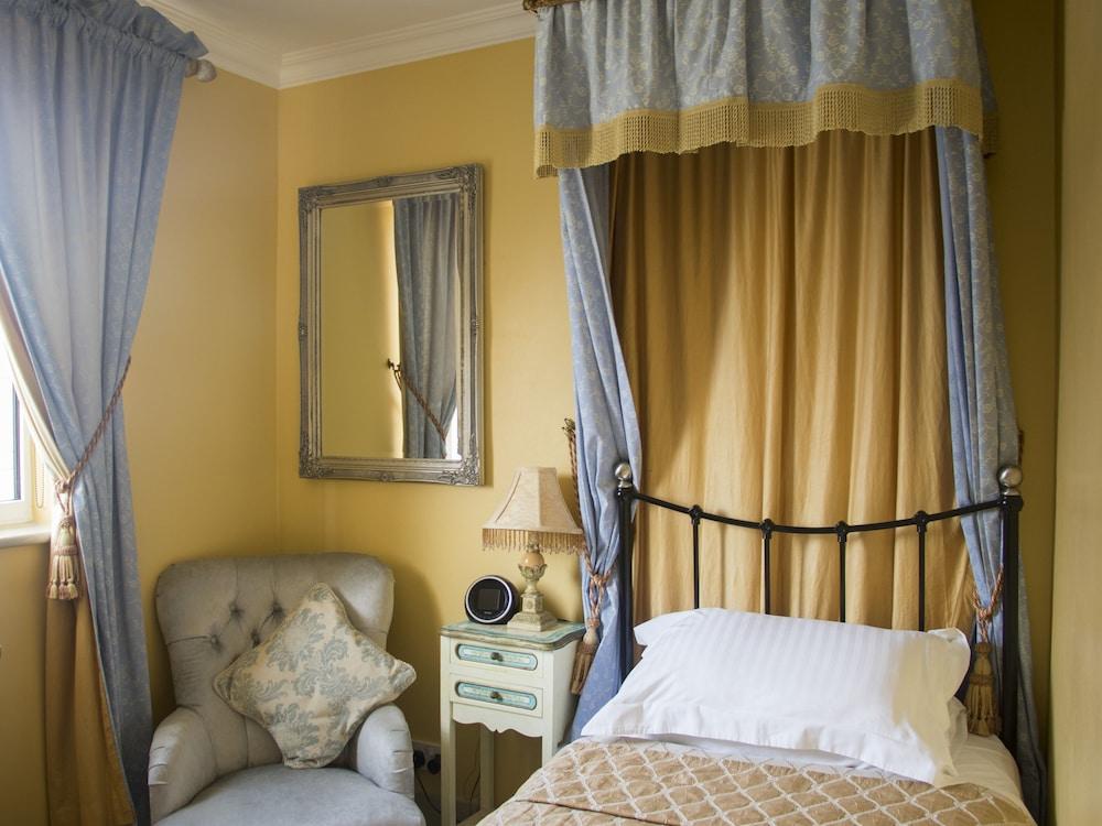 Albert & Victoria Guest House - Room