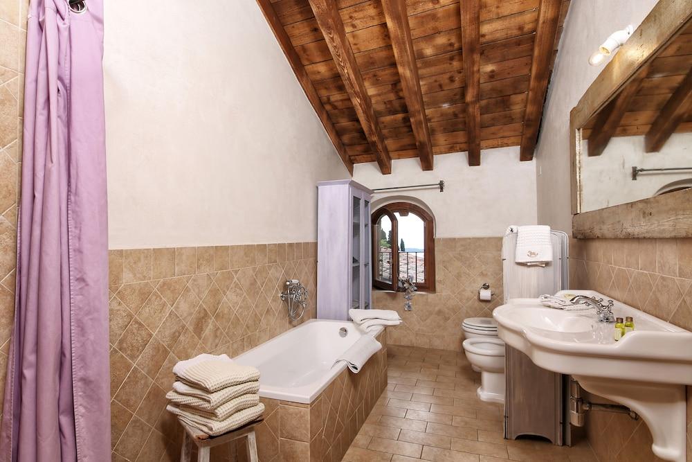 Premignaga Natural Home - Bathroom