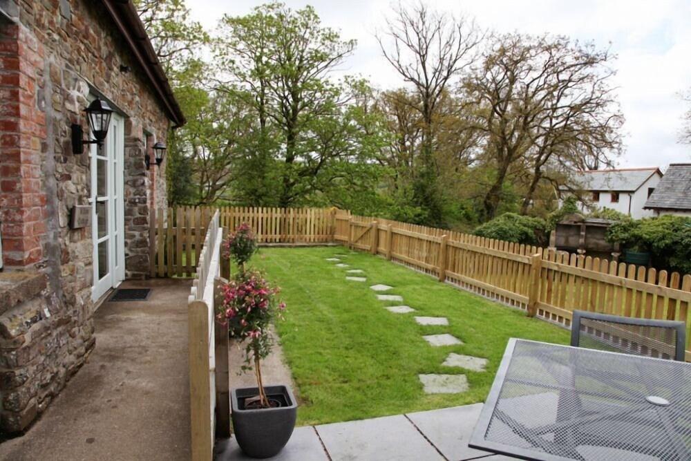 Birchill Farm Holiday Cottages - Property Grounds
