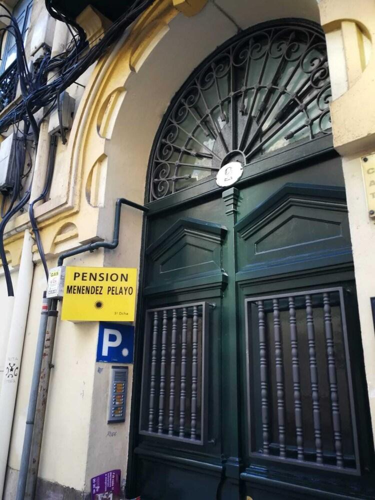Hospedaje Menendez Pelayo - Interior Entrance