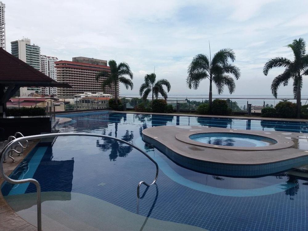 Manila Lee - Malate Bayview Mansion - Outdoor Pool