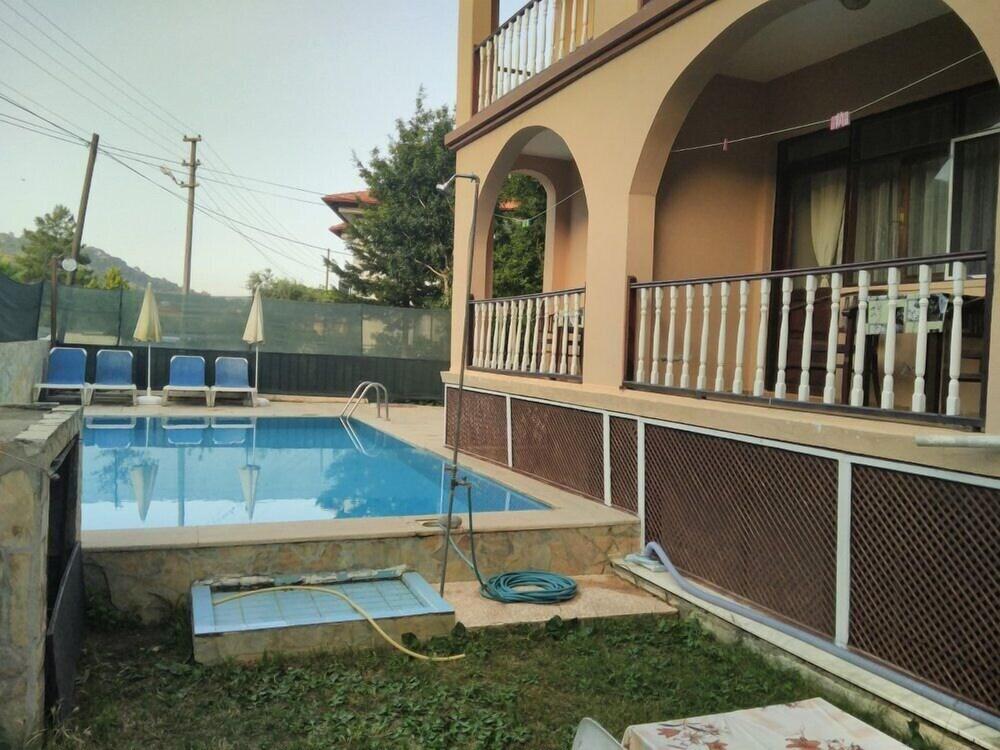 Pisilis Hotel - Outdoor Pool