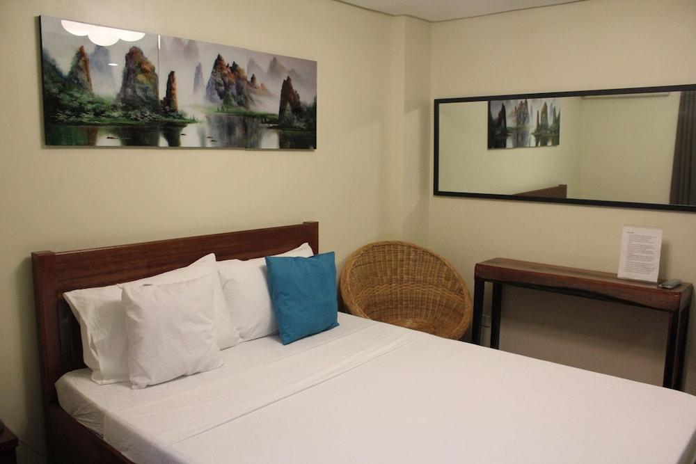 Aqua Travel Lodge - Room