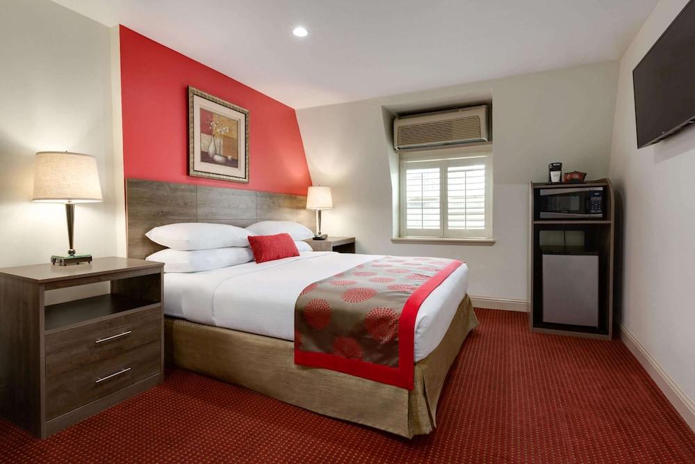Ramada by Wyndham Oakland Downtown City Center - Room