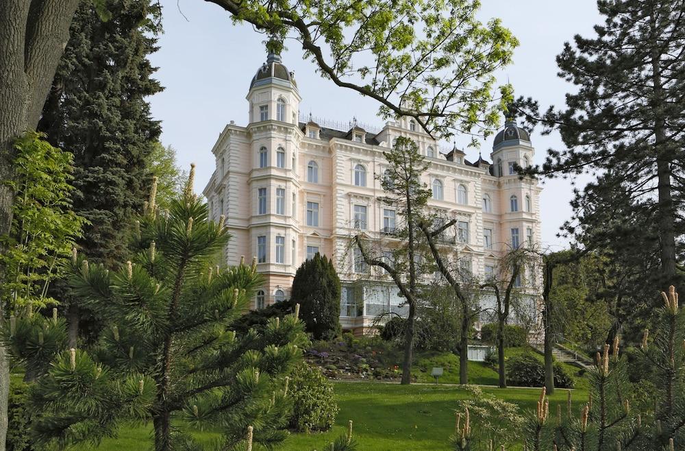 Hotel Bristol Palace - Featured Image