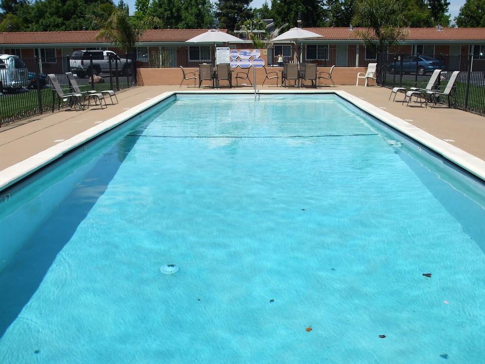 Tri Valley Inn & Suites, Pleasanton - Outdoor Pool