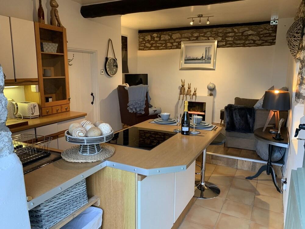Characteristic & Cosy Self-contained 1 Bed Annexe - Featured Image