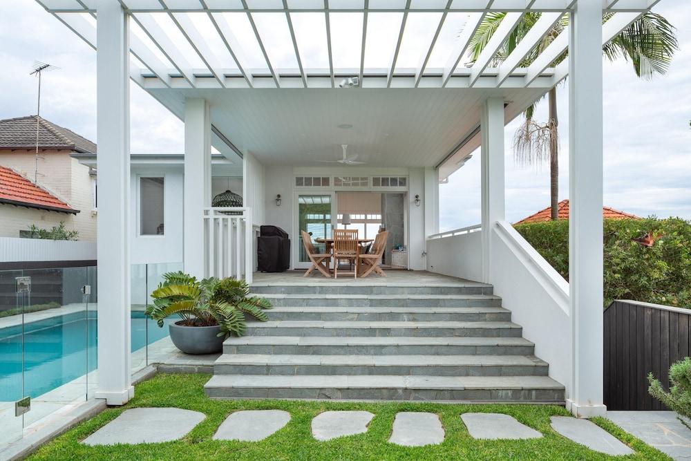 Bronte Pacific Views by Onefinestay - Exterior