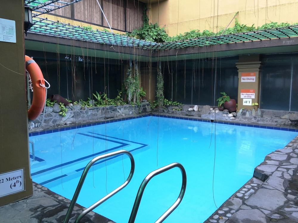 Bayview Park Hotel Manila - Outdoor Pool
