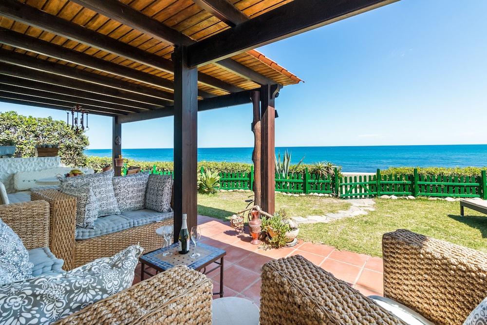 Beach Villa Dorada - Featured Image