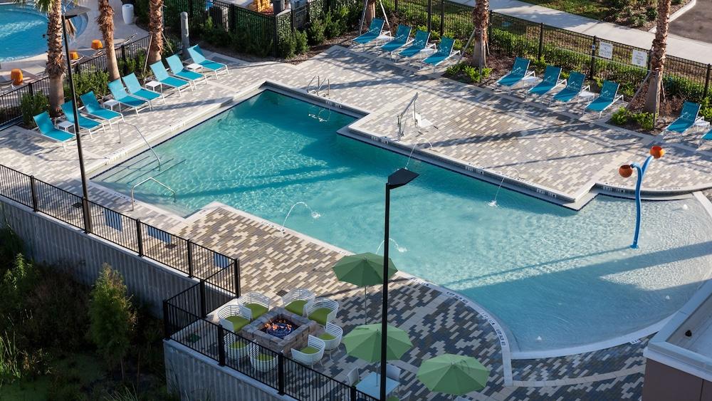 Holiday Inn Express & Suites Orlando at SeaWorld, an IHG Hotel - Exterior