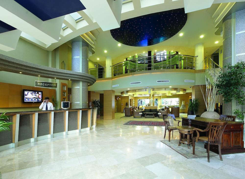 Grand Cettia Hotel - Lobby