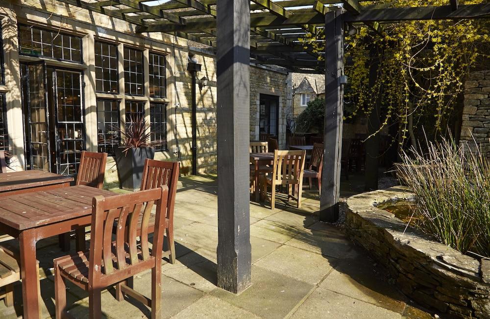 Old Manse Hotel Bourton by Greene King Inns - BBQ/Picnic Area