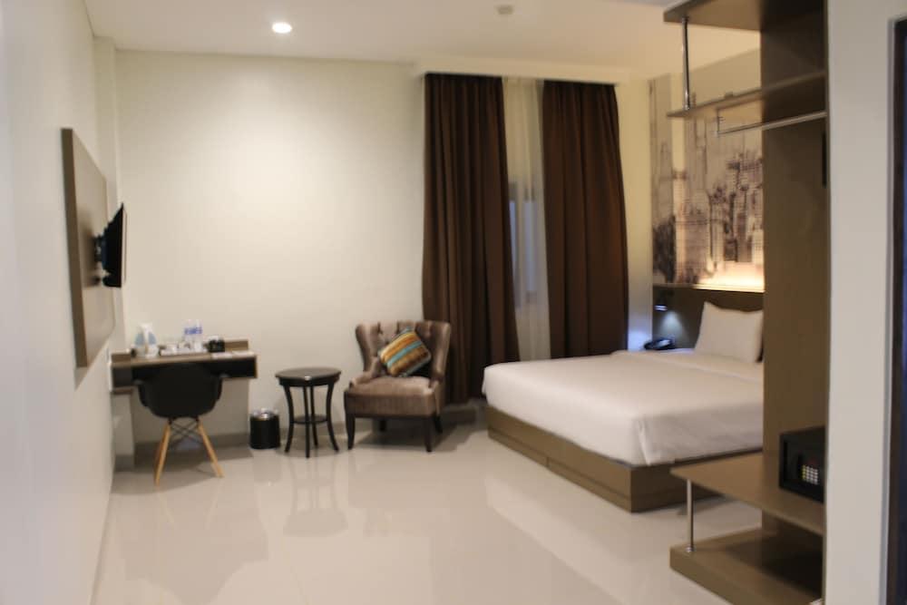 Opi Indah Hotel - Room