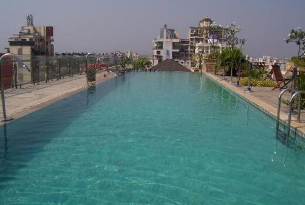 Fortune Select Exotica Navi Mumbai - Pool