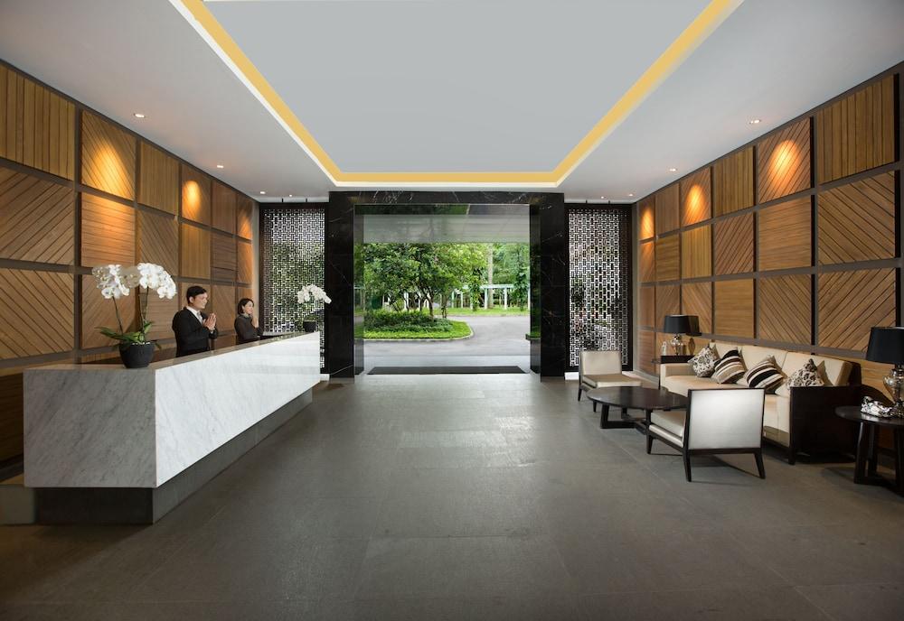 Delonix Hotel Karawang - Lobby