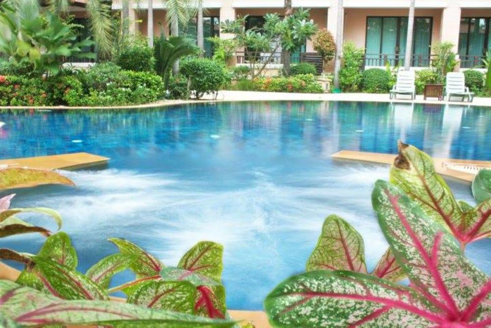 Lecasa Bangsaen Hotel - Outdoor Pool