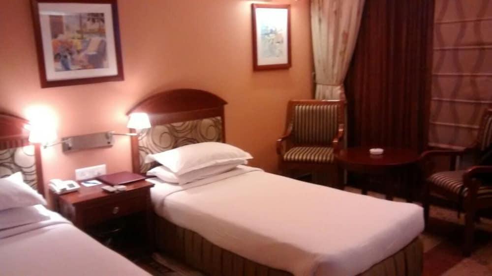 Hotel Suryansh - Room