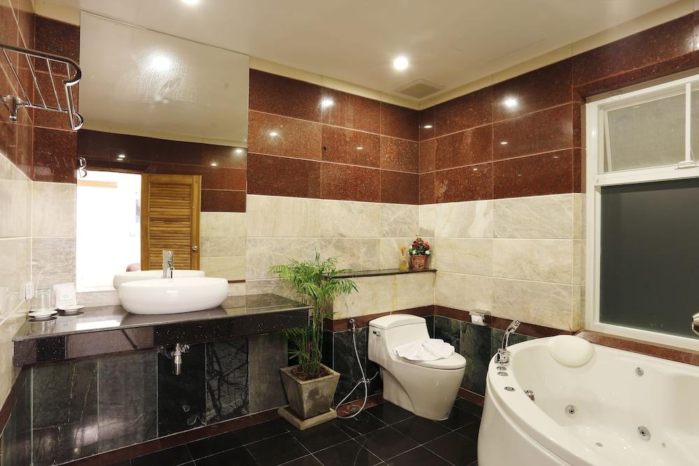 Sudee Villa - Bathroom