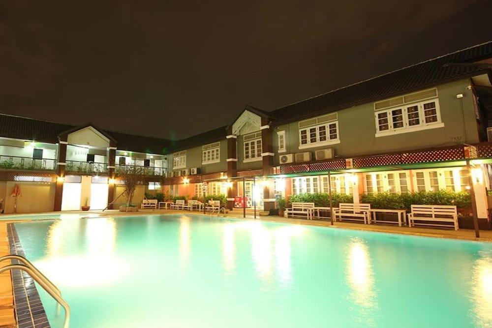 Waratee Spa Resort Villa - Outdoor Pool