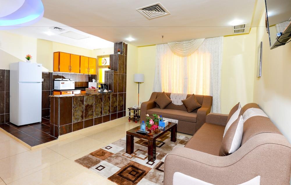 Al Fakhama Hotel Apartments - Living Area