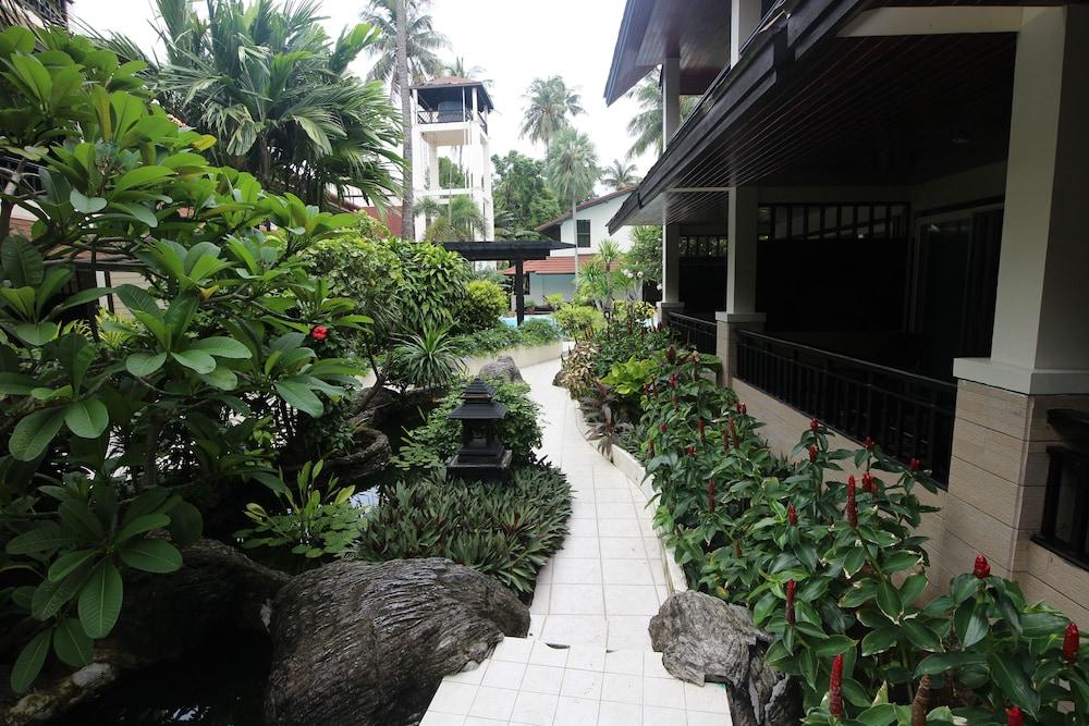 Phi Phi Banyan Villa - Property Grounds