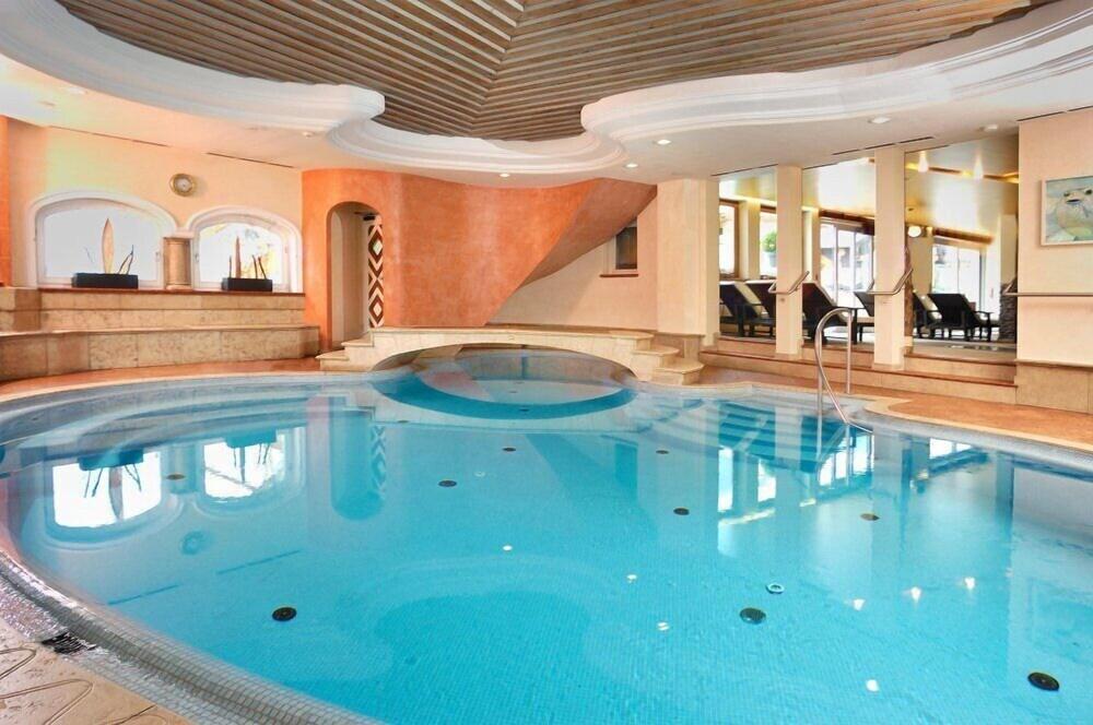Stammhaus im Hotel Alpine Palace - Indoor Pool