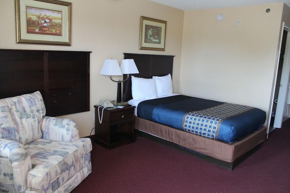Carom Inn a Travelodge by Wyndham Denham Springs/Baton Rouge - Room