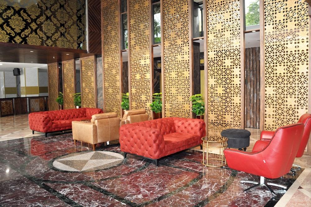 Beverly Hotel Batam - Lobby Sitting Area