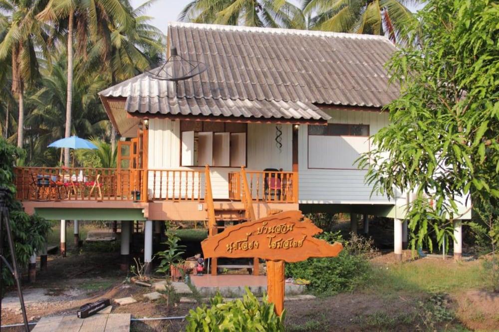 Baan Suan Nuchliang Homestay - Featured Image
