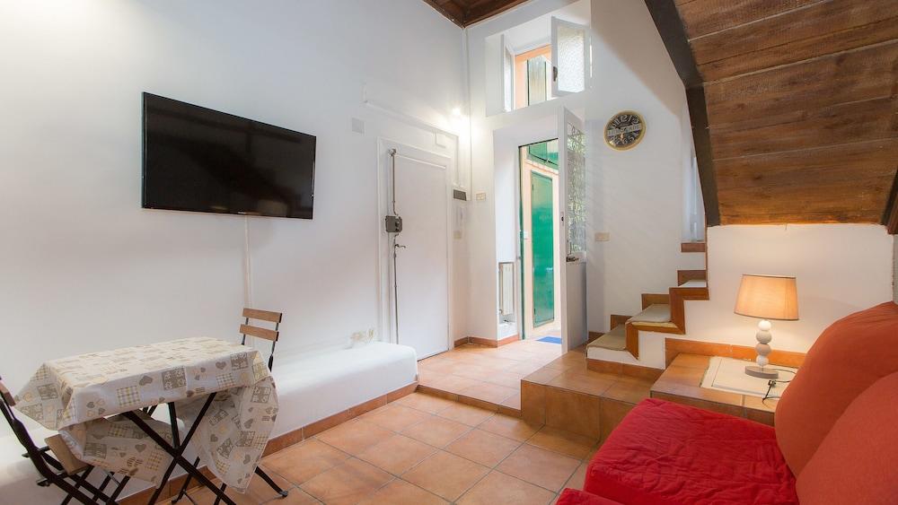 Rental In Rome Corso Suite Terrace - Living Area