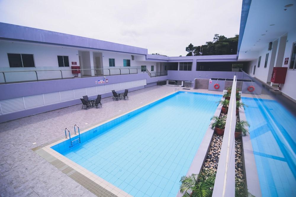 Aman Hills Hotel - Outdoor Pool